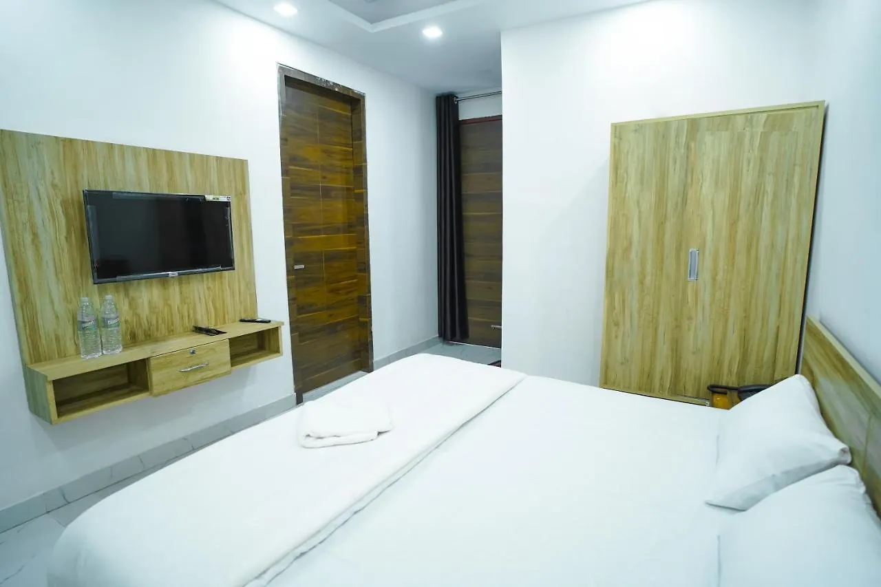 Hotel Silver Crown - Dwarka Sector 23 New Delhi 3*,